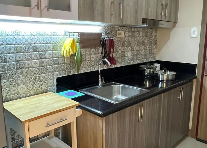 Coast Roxas Blvd Near Moa Arena Ikea 1br With Netflix Hbomax Veranda Manila