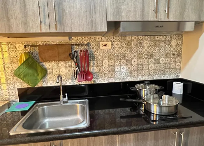 Coast Roxas Blvd Near Moa Arena Ikea 1br With Netflix Hbomax Veranda Apartamento Manila